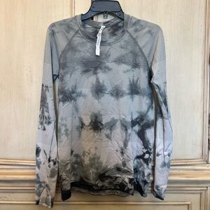 Lululemon Women’s Long Sleeve Top